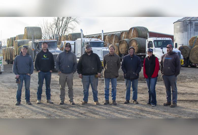 Linn-News - Staff Photo - Create Article