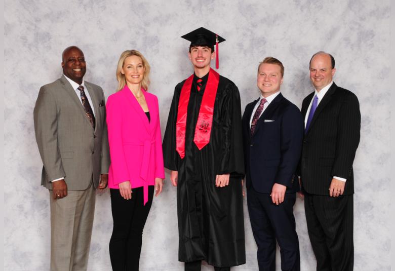 Linn-News - Staff Photo - Create Article